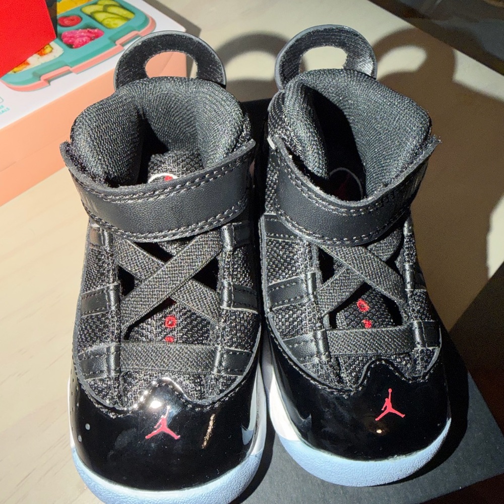 Jordan Kids Black and Red Sneakers - Picture 4 of 6